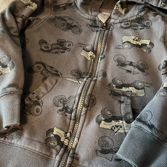 ♻️4/20$♻️ Carters Monster Truck Zip Up Hoodie EUC says sz 7 listing as a 5! - Picture 2 of 3